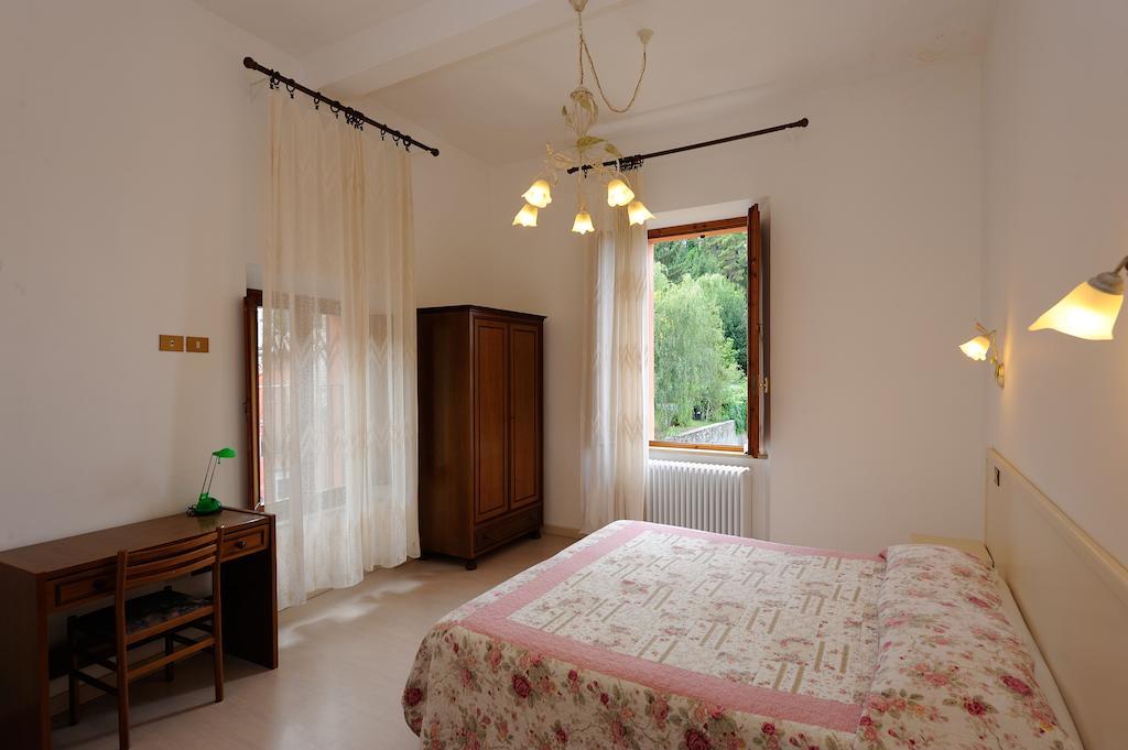 Doppel- oder Zweibettzimmer